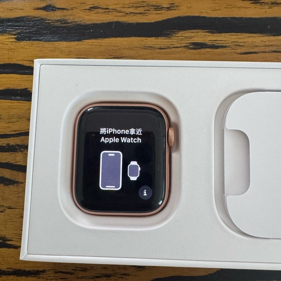 Apple Watch SE Smartwatch - battery lasts only one day - Picture 7 of 8